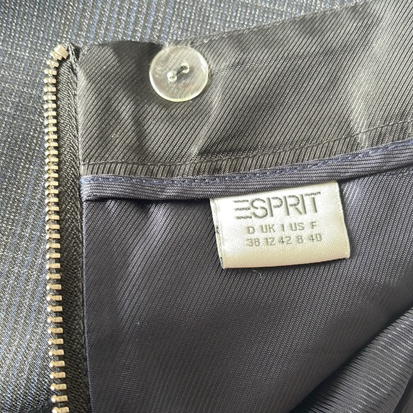 Esprit Tulip-Shaped Skirt With Front Pleats Thin Stripes Navy Blue Grey Size 8 - Picture 10 of 15